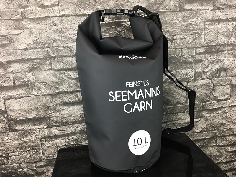 Dry Bag Test - wasserdichter Packsack DoYourOutdoor 10 Liter Schwarz Gesamtansicht