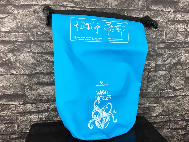 Dry Bag Test - wasserdichter Packsack DoYourOutdoor 5 Liter blau Gesamtansicht 2